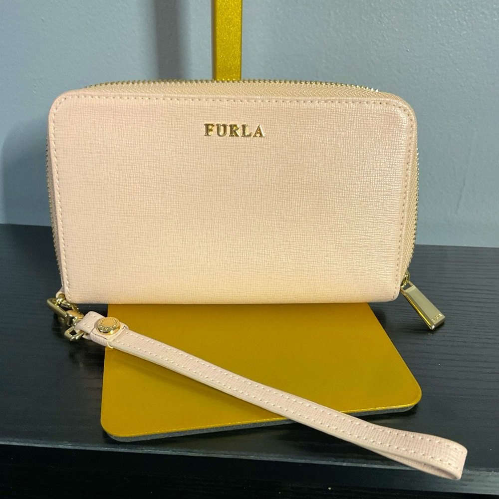 FURLA leather wristlet wallet blush pink w gold hardware